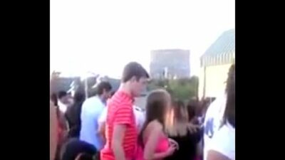 Bailando perreo intenso en pareja