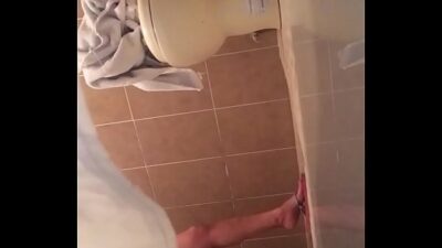 Espiando ami hermana desnuda