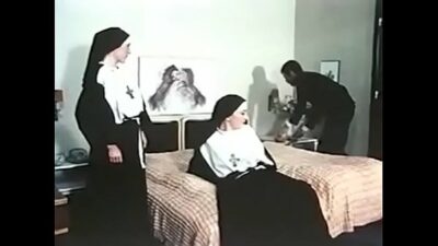 Monjas en ropa interior