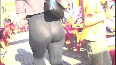 Mujeres en mallas transparentes