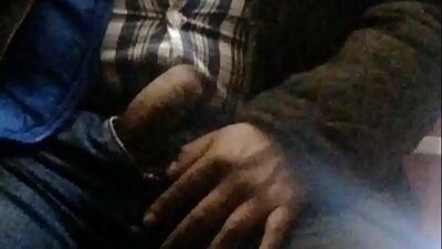 Hombres jalandose el pene