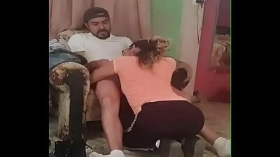 Morena mamando verga