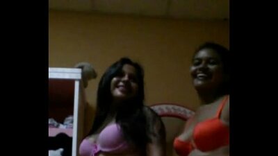 Brasileña bailando samba desnuda