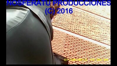 Tangas bajo minifaldas