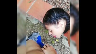 Asen el amor con un niño y un niña pequeña