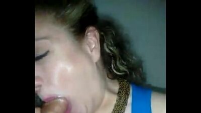 Morena chupando verga vídeo xxx