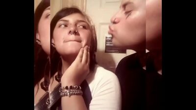 Se mete con el novio de su amiga y lo descubre