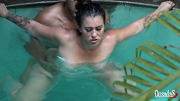 sexo na piscina brasileiro