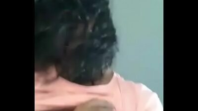 Niña mamando pene