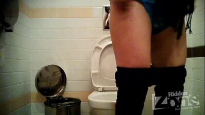 Spy pee wc