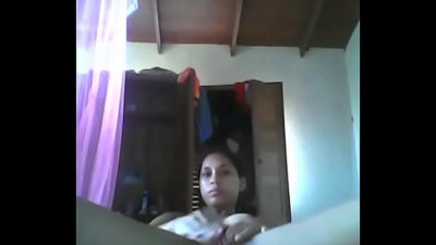 Chica se masturba y chorrea