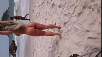 mulher melao pelada na praia