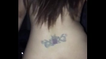 Niña viegen aciendo el amor
