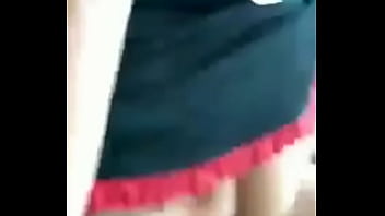 Dos amigas compartiendo un hombre