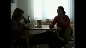 Tia follandose a sobrino