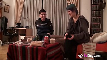 Chica se deja cojer por nino