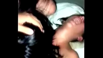 Trío de una mujer y dos hombres