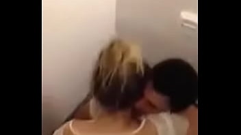 Espiadas en el baño horinando