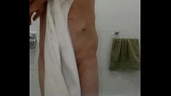 Mama saliendo del baño