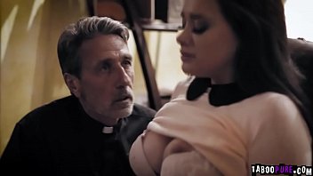 Sacerdote follando