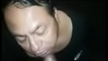 Travesti cupando pinga peeu
