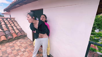 Metiendo pene de goma a mi novia