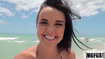 Porno con jóvenes follando después de la playa