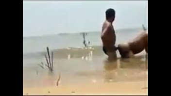 Sexo en el estanque con el amigo travieso