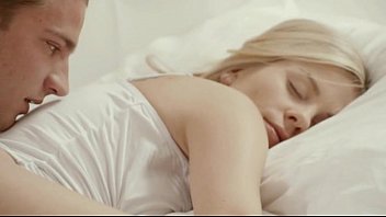 Skinny pequeña rubia linda ninfómana tener sexo