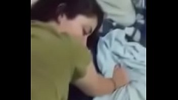 Travieso teniendo sexo casero con chica caliente que es tu primo