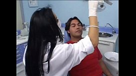 Comer al dentista caliente durante horas