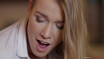 Nueva Alexis Crystal desnuda dando su culo
