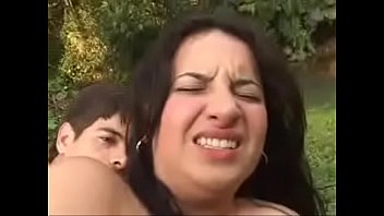 Mujer brasileña perdiendo su culo virginidad