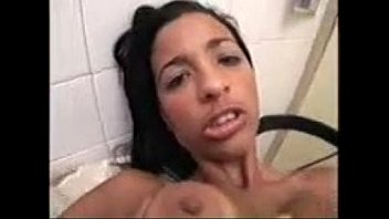 Brasileño travieso dando el culo y el gusto