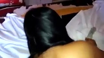 Amante de cuatro dándole el culo y gritando