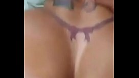 Pegándolo en la vagina del culo gigante